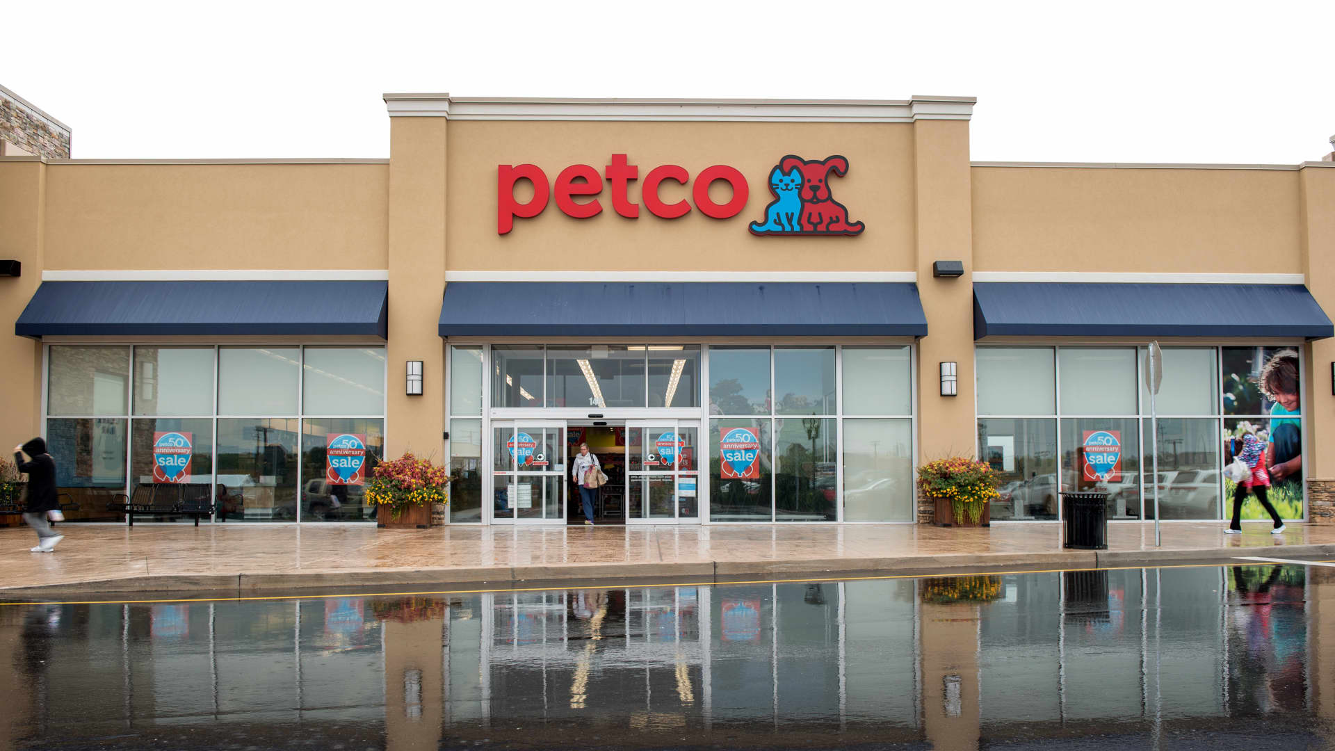 PetCo Store Front